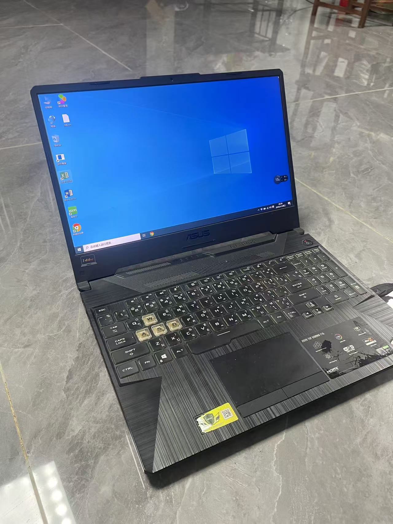 二手 华硕飞行堡垒8(i5 10300H/8GB/512GB/GTX1650)独立显卡 游戏笔记本电脑